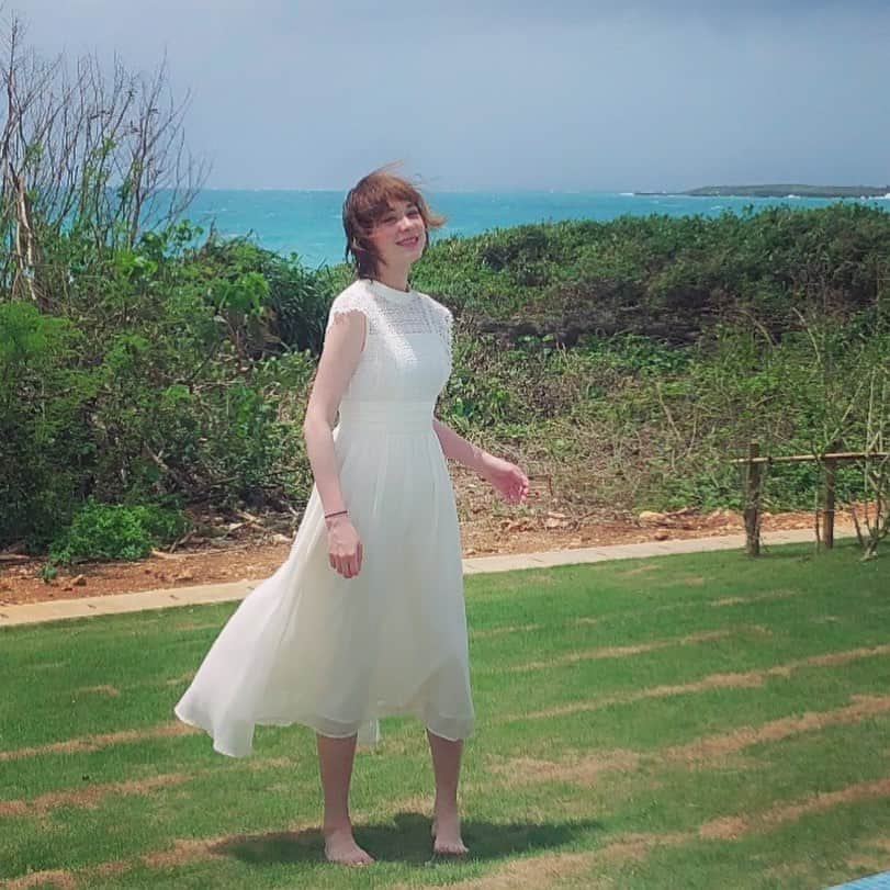 のインスタグラム：「どこもかしこも素敵でるんるん🎵💕リフレッシュできました☺️ 今日からお仕事また頑張ろう🥺  #白ワンピ  #プール #水着 #ootd #リゾートコーデ #古着 #今日のコーデ #夏服 #モデル #okinawa #宮古島 #沖縄 #沖縄旅行 #伊良部島 #下地島 #伊良部 #beach #miyakojima #miyako  #海 #写真好きな人と繋がりたい #旅行好き #旅行好きな人と繋がりたい #旅好き #タビジョ #タビジョと繋がりたい #旅行コーデ  #カメラマンさんと繋がりたい #ワンピースコーデ #お洒落さんと繋がりたい」