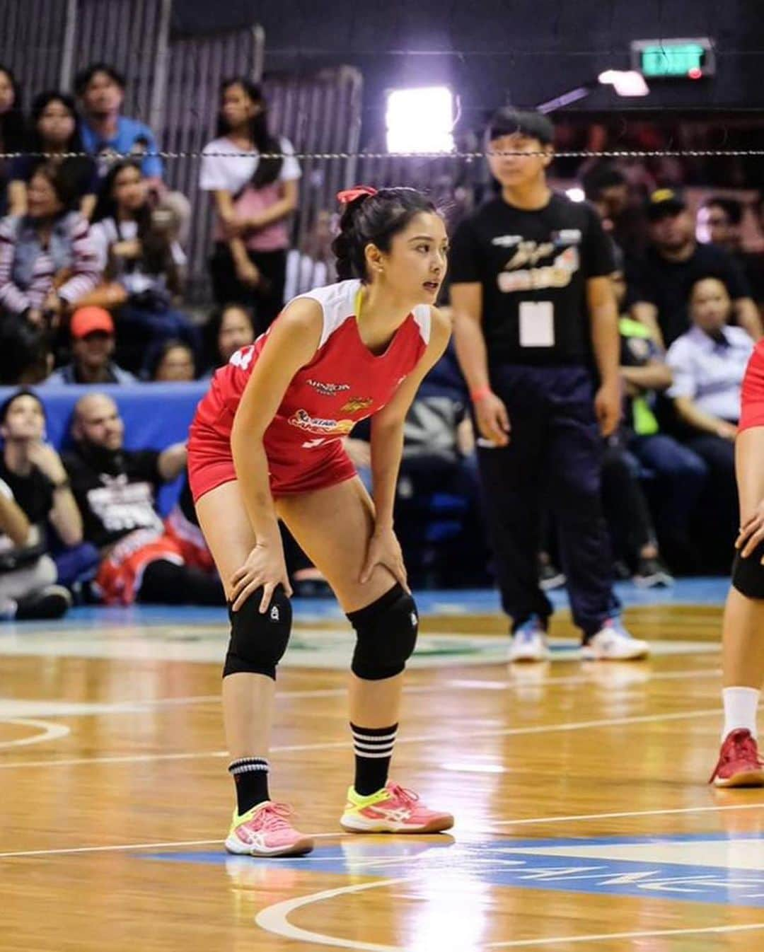 Kim Chiuさんのインスタグラム写真 - (Kim ChiuInstagram)「how to move on from this?!🙈😅❤️ . . as a volleyball fan, playing along side with legit players and coach plus in araneta is a dream come true, thanks abscbn events! this vball experience will definitely be one for the books!!!!💪🏻🏐 08-25-19 💯🔐 #sealed #thankful cto for the photos 📸」8月27日 12時21分 - chinitaprincess