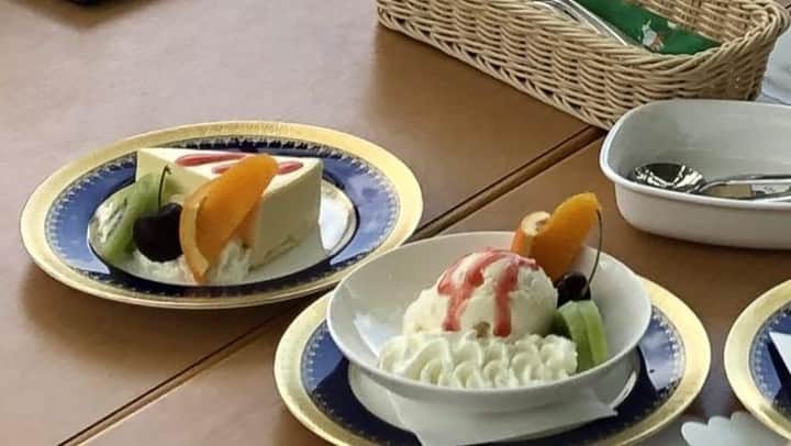 Taiken Japanのインスタグラム：「One of the best things about Hiruzen Jersey Land in Japan's Okayama prefecture is the variety of super delicious fresh dairy products you can try, from cheesecake to ice cream to fresh yogurt.⁠ ⁠ Plus, the cooler temperatures of the Hiruzen Highlands are a welcome respite from summer in the city!⁠ ⠀⠀⠀⠀⠀⠀⠀⠀⠀⁠ Photo credit: Hiro Ariga⠀⠀⠀⠀⠀⠀⠀⠀⠀⁠ ⁠ Read more about this and other Japan destinations & experiences at taiken.co!⁠ ⠀⠀⠀⠀⠀⠀⠀⠀⠀⁠ #hiruzen #okayama #岡山県 #lovejapan #sweets #dessert #cheesecake #japan #japan🇯🇵 #japantravel #japantravelphoto #japanese #japanlover #japanphotography #traveljapan #visitjapan #japanlife #travel #travelgram #travelphotography #holiday #roamtheplanet #japanfoodie #japanfood #japanesefood #japanesefoodlover #food  #蒜山ジャージーランド #蒜山 #蒜山高原」