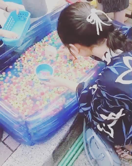 竹本茉莉のインスタグラム：「まつりとまつり🌻 . . . . . . . #夏 #麻布十番祭り #麻布十番納涼祭り #お祭り #祭 #浴衣 #着物 #納涼祭 #夏の思い出 #summer #matsuri #kimono #yukata #japanesegirl #kawaii  #スーパーボールすくい  #恐竜だけ救う人 #救う」