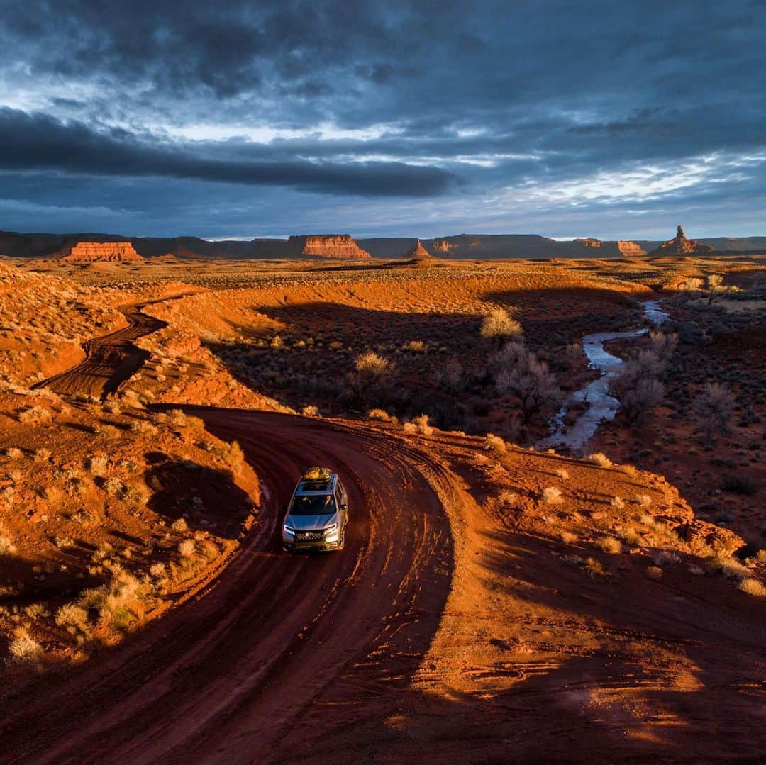 クリス・バーカードのインスタグラム：「Sometimes 2 minutes of perfect light is all you get.」
