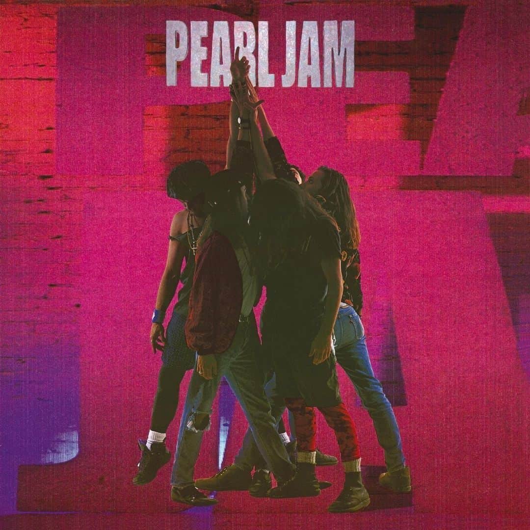 Kerrang!さんのインスタグラム写真 - (Kerrang!Instagram)「On this day in 1991, Pearl Jam released their iconic Ten album. Turn it up loud! . . . #pearljam #grunge #seattle #eddievedder #ten」8月27日 23時55分 - kerrangmagazine_