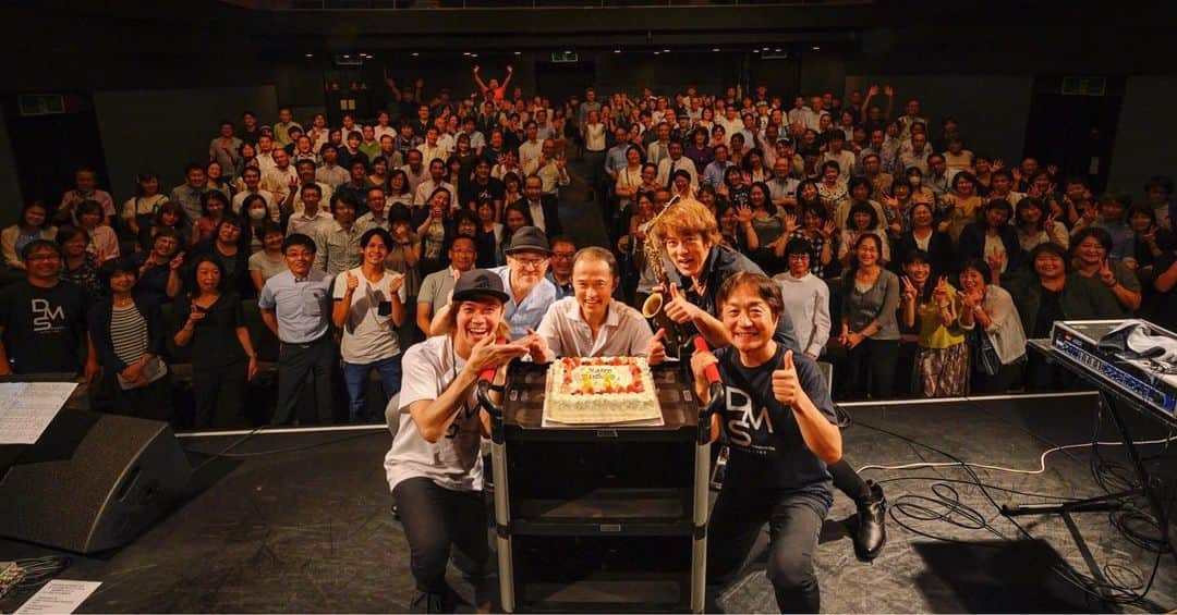 増崎孝司さんのインスタグラム写真 - (増崎孝司Instagram)「則竹さん、お誕生日おめでとうございます！この1年も素晴らしい1年になります様に 49/19 #happybirthday  #dimensionjazz #則竹裕之 #55才おめでとう」8月27日 23時56分 - takashimasuzaki
