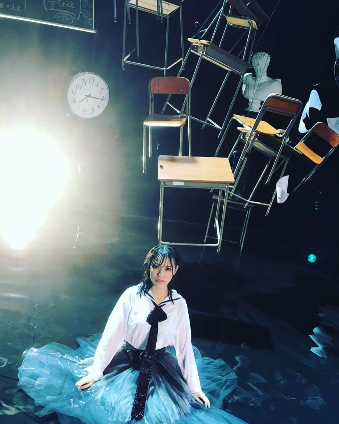 STU48さんのインスタグラム写真 - (STU48Instagram)「🌙 水を使った演出、、 そしてかっこいいセットにも注目です！ 🌙 #AKB48 #サステナブル #9月18日 #発売 #モニカ夜明けだ #48グループNEXT12 #STU48 #岩田陽菜 #HinaIwata #ひなちゃん」8月27日 22時32分 - stu48.official