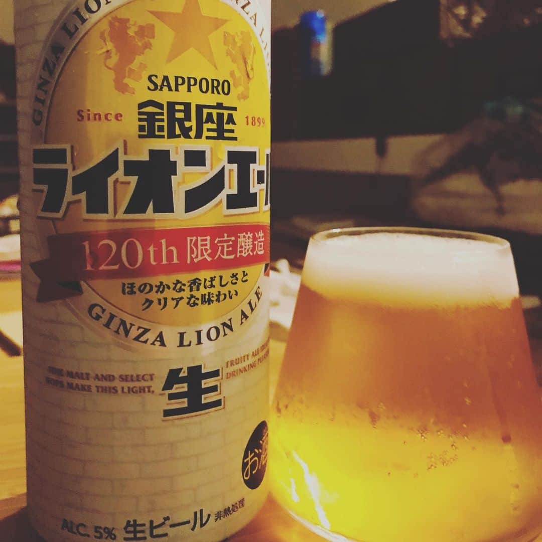 堀井亮佑のインスタグラム：「私が三本の指に入るくらい好きなのが、銀座ライオンビールなんですが、これはそのエール版。エール感は強くないけどいつものガバガバ飲める感は健在。美味い！ #beer #堀井ビールログ」