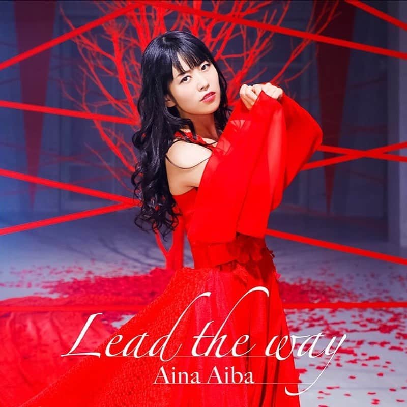 のインスタグラム：「【初公開✨】 10月16日(水)発売！！ 0thSingle『Lead the way』 ジャケットが公開されました！！！ 通常盤・Blu-ray付生産限定盤の2種展開です！！ よろしくお願いします❤️ Which do you like？ #相羽あいな0th」