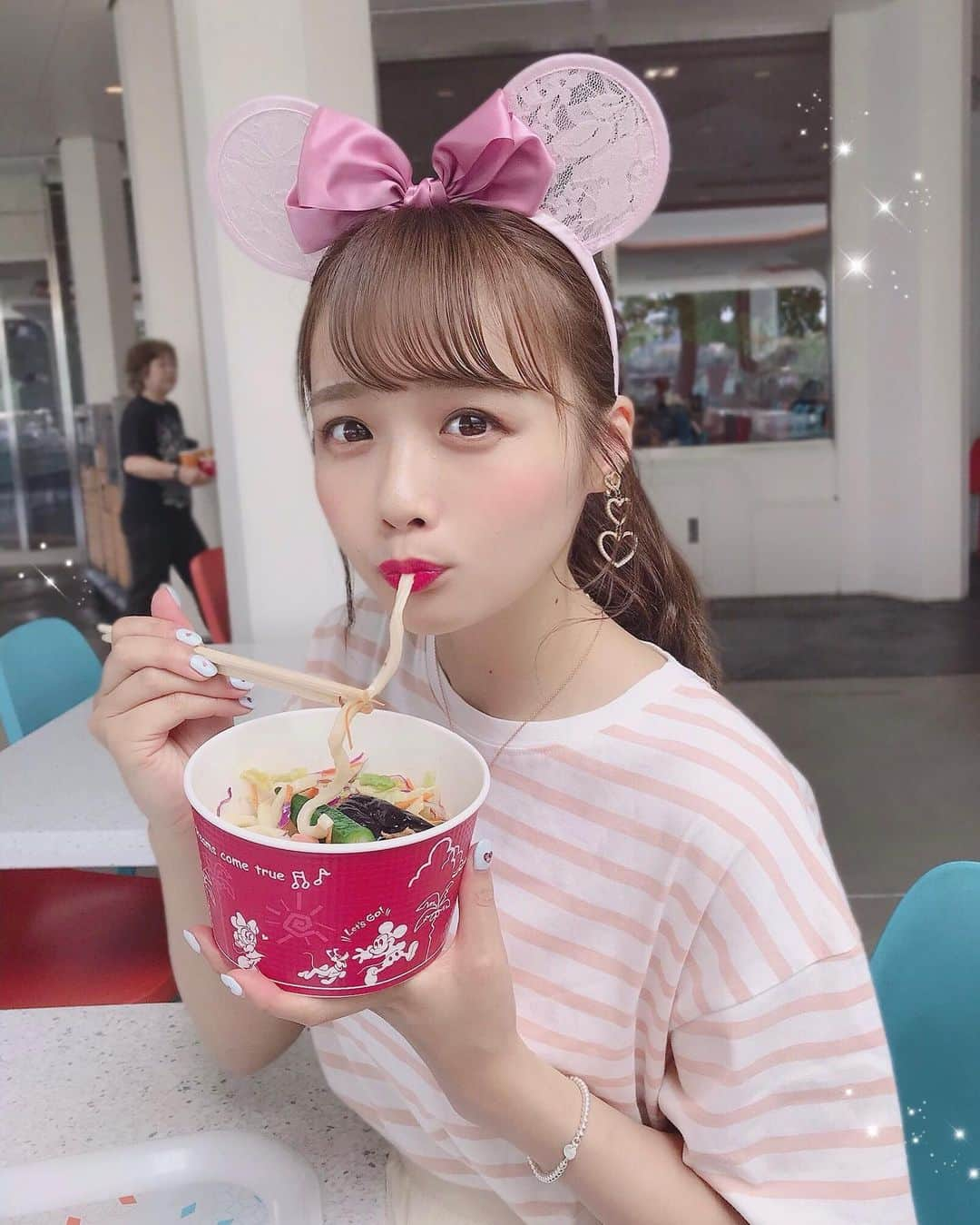 計良日向子（ひなひ）さんのインスタグラム写真 - (計良日向子（ひなひ）Instagram)「. . 夏は大好きな麺類のメニューが 多くて、ほぼ毎回麺食べてた😻 . . ハロウィンのメニューも楽しみ！ . . . #tokyodisneyland #disneyland #disney #tdl #ディズニーランド #ディズニー #ディズニーバウンド #minniemouse #私服 #coordinate #niceclaup #love #instagood」8月27日 22時48分 - kerahinako1105