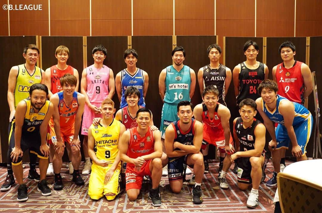 B.LEAGUEさんのインスタグラム写真 - (B.LEAGUEInstagram)「B.LEAGUE TIPOFF カンファレンス 2019🏀✨ ． 控え室で📸 ． #Bリーグ 4年目のシーズンを約1ヶ月後に控え、B1クラブの代表選手たちが揃い記者会見を行いました！※琉球はプレシーズンマッチのため欠席 ． #B1開幕：10月3日(木) #B2開幕：9月20日(金) #NEWNESS  #令和はバスケ」8月27日 22時40分 - b.league_official