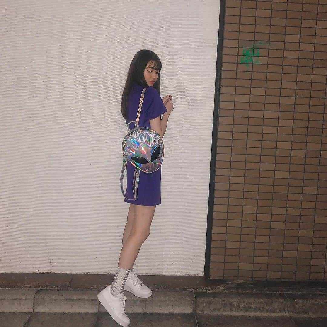 香音さんのインスタグラム写真 - (香音Instagram)「お待たせしました。のんうぇあです。👽💜 . . 宇宙人ガールフレンドコーデ . バックと靴下はシルバーにして、スニーカーは黒だとコーデが暗くなるから白のエアフォースで。☺︎❤︎ #のんうぇあ#ootd」8月27日 22時44分 - kanon420_official