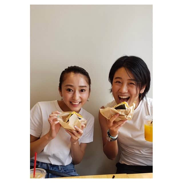 早乙女わかばさんのインスタグラム写真 - (早乙女わかばInstagram)「.﻿ 美味しかったもの🤤💕﻿ ﻿ 🧡ポーク卵のおにぎり🍙﻿ ﻿ 🧡ソフトクリーム﻿ マンゴー&バニラ&紫芋の３色😍﻿ が…あっという間に溶けて😂﻿ 〝がぶり！！！〟と大口を開けて食べる😂﻿ ﻿ 🧡マンゴーパフェ&シャーベット🥭﻿ 田中果実店✨✨✨﻿ 実は…前回の沖縄へ行った時に行けなかったのでリベンジしたくて向かいました‼️﻿ が、、、閉店時間を調べなかった為、、、﻿ ラストオーダーの時間に滑り込み、テイクアウトで車の中で食べました😂﻿ 〝間に合わなかったよぉ😫〟という表情﻿ でも食べれたので、目標達成😂❤️﻿ ﻿ フルーツで一番マンゴーが好き😋💕﻿ ﻿ 🧡ソーキそば﻿ ﻿ にんじんしりしり、ジーマミー豆腐、もずくも食べた😍﻿ 写真撮り忘れました🤦🏻‍♀️💦﻿ ﻿ 沖縄料理も満喫😋💕﻿ ﻿ #わかばtrip﻿ #美味しかったもの﻿ #沖縄料理﻿ #田中果実店﻿ #マンゴー」8月27日 22時50分 - s_wakaba.94