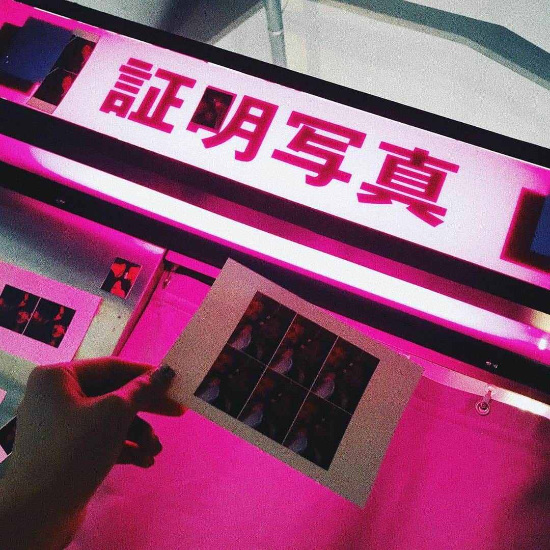 夏焼雅さんのインスタグラム写真 - (夏焼雅Instagram)「🍑 #証明写真  #ぴんくな世界観」8月27日 22時50分 - miyaaa0825