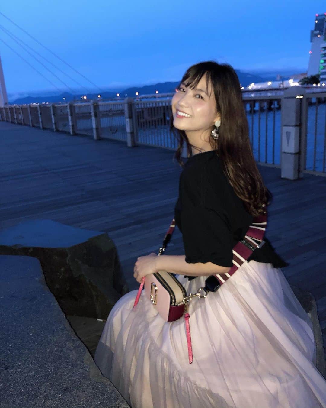 津島衣里さんのインスタグラム写真 - (津島衣里Instagram)「今日は「きっかけ」について考えてた☺︎ 妹が青森に帰省してるというきっかけがあって おばあちゃんおじいちゃんに電話ができた☎︎ 私からかけたのは実は初めてのこと。 東京にきて9年も経つのに。 本当は、おはようとかおやすみとかいっぱい電話したい。 おじいちゃんすっごく嬉しそうだったな。 やっぱりきっかけがなくったって電話しよう。 #きっかけ」8月27日 22時50分 - eritsushima_official