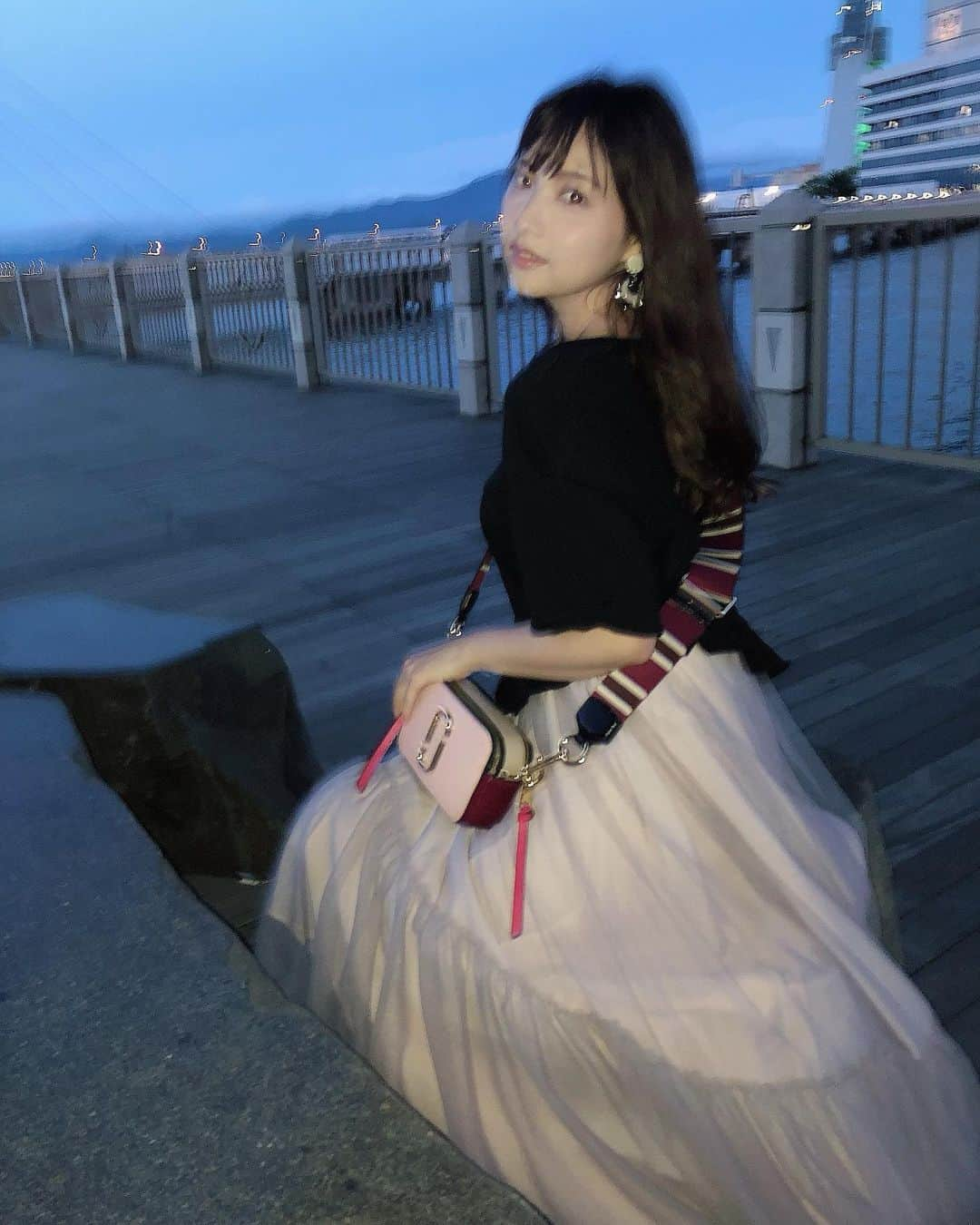 津島衣里さんのインスタグラム写真 - (津島衣里Instagram)「今日は「きっかけ」について考えてた☺︎ 妹が青森に帰省してるというきっかけがあって おばあちゃんおじいちゃんに電話ができた☎︎ 私からかけたのは実は初めてのこと。 東京にきて9年も経つのに。 本当は、おはようとかおやすみとかいっぱい電話したい。 おじいちゃんすっごく嬉しそうだったな。 やっぱりきっかけがなくったって電話しよう。 #きっかけ」8月27日 22時50分 - eritsushima_official