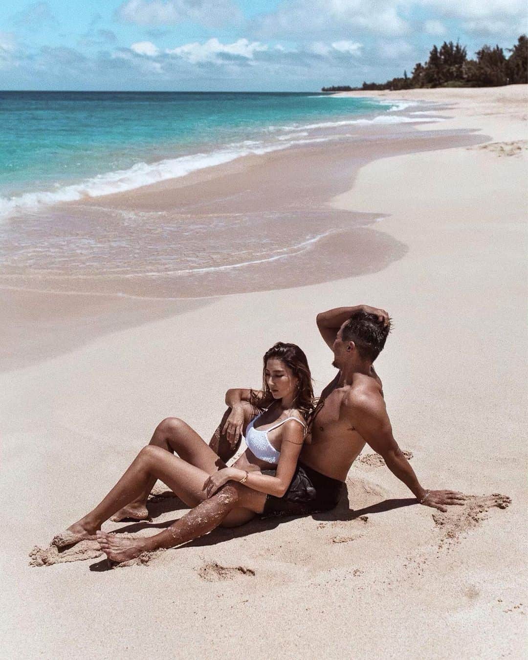 のインスタグラム：「I like the way you are.🌺 . 📷 : @mermaidlove808 . #hawaii #beach #couplegoals #couple #love #夫婦 #愛する人 #ありのままが好き」