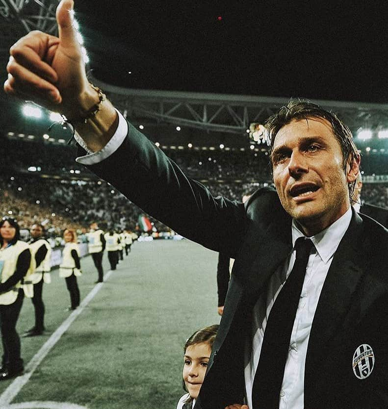 ポール・ポグバさんのインスタグラム写真 - (ポール・ポグバInstagram)「Togliere la Stella 🌟 di #Conte allo Stadium è giusto?  Yes 👍 or No 👎❓#Juve」8月27日 22時55分 - juvefanpage