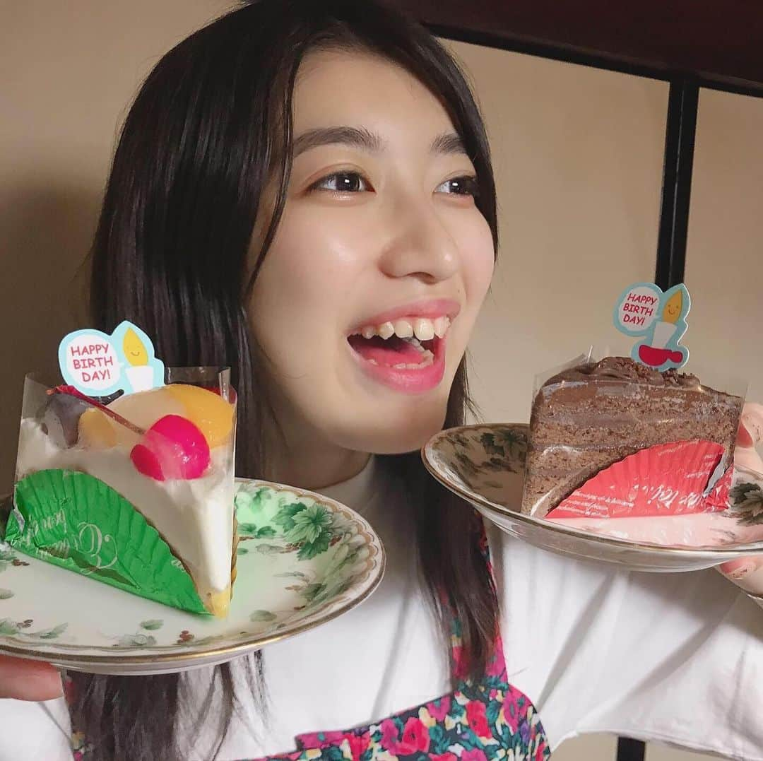 吉田華恋さんのインスタグラム写真 - (吉田華恋Instagram)「１７歳になりました🎂  １７歳は幸せな年にしたいです🥰🌼 今年も吉田華恋の応援よろしくお願いいたします💐」8月27日 22時58分 - karen_yoshida_8