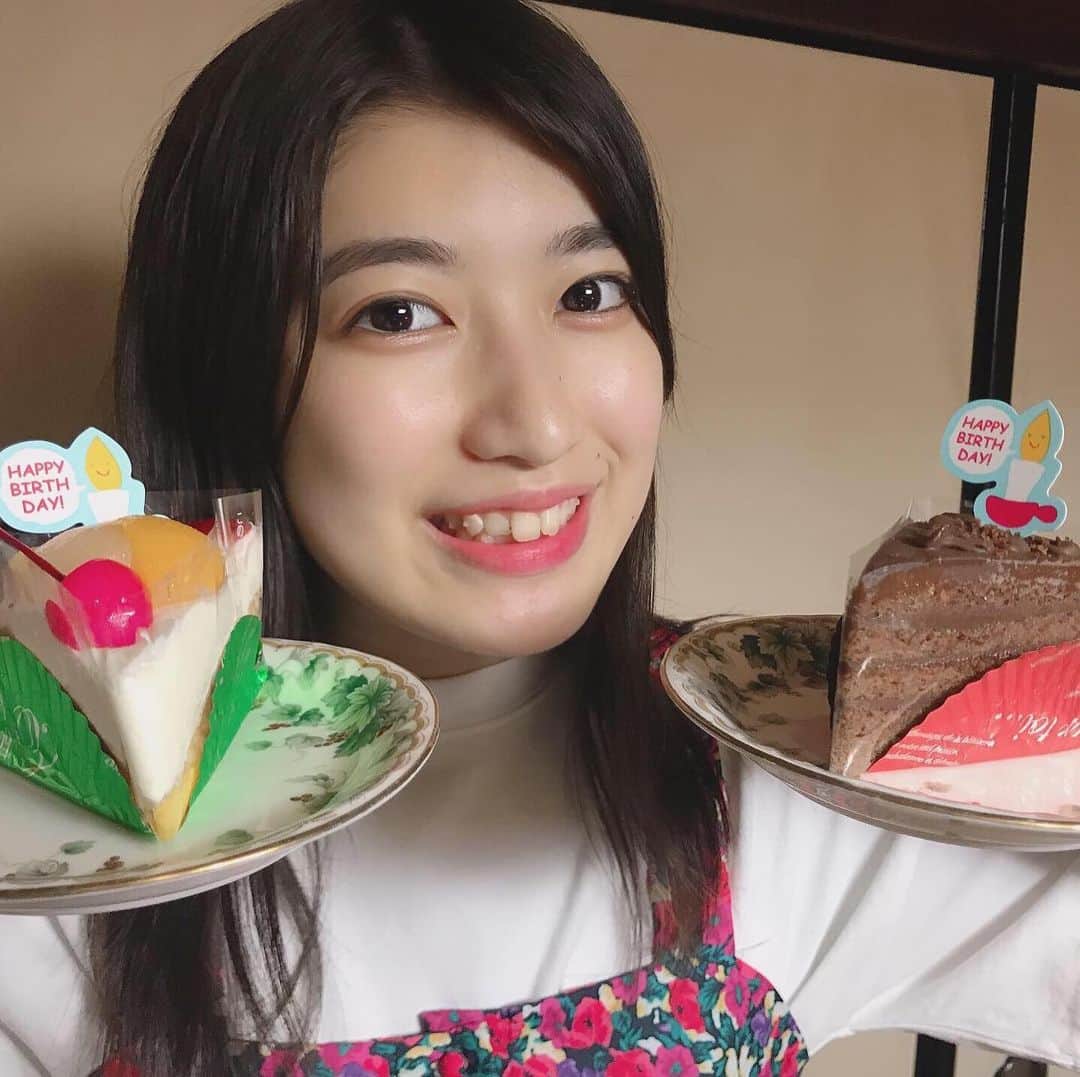 吉田華恋のインスタグラム：「１７歳になりました🎂  １７歳は幸せな年にしたいです🥰🌼 今年も吉田華恋の応援よろしくお願いいたします💐」