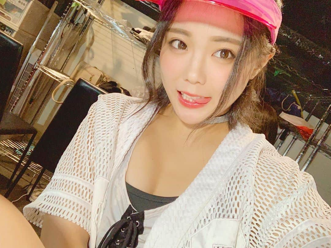 川村虹花さんのインスタグラム写真 - (川村虹花Instagram)「2die4衣装〜😚👟💗 フォロワー様1.6万人突破✨ ありがとうございますっ！！ 最近、筋肉体操みてきました！とか 試合みてきました！とか いろんな分野から興味を持って会いに来てもらえて嬉しいです！ ライブも8/29(木)には復帰するので、ぜひライブも楽しんでもらいたい☺️☺️☺️ 9/1(日)には、新宿FACEでDEEP JEWELS が開催されます！ トークショーやチェキ会やるので、ぜひ仮面女子カフェでチケットゲットしてくださいー！ 劇場出演やイベントなどは、ストーリーのハイライトにまとめてますー！ あと、Twitterでも随時告知しておりますのでチェックしてね😊🙏」8月27日 22時58分 - nanaka_kawamura