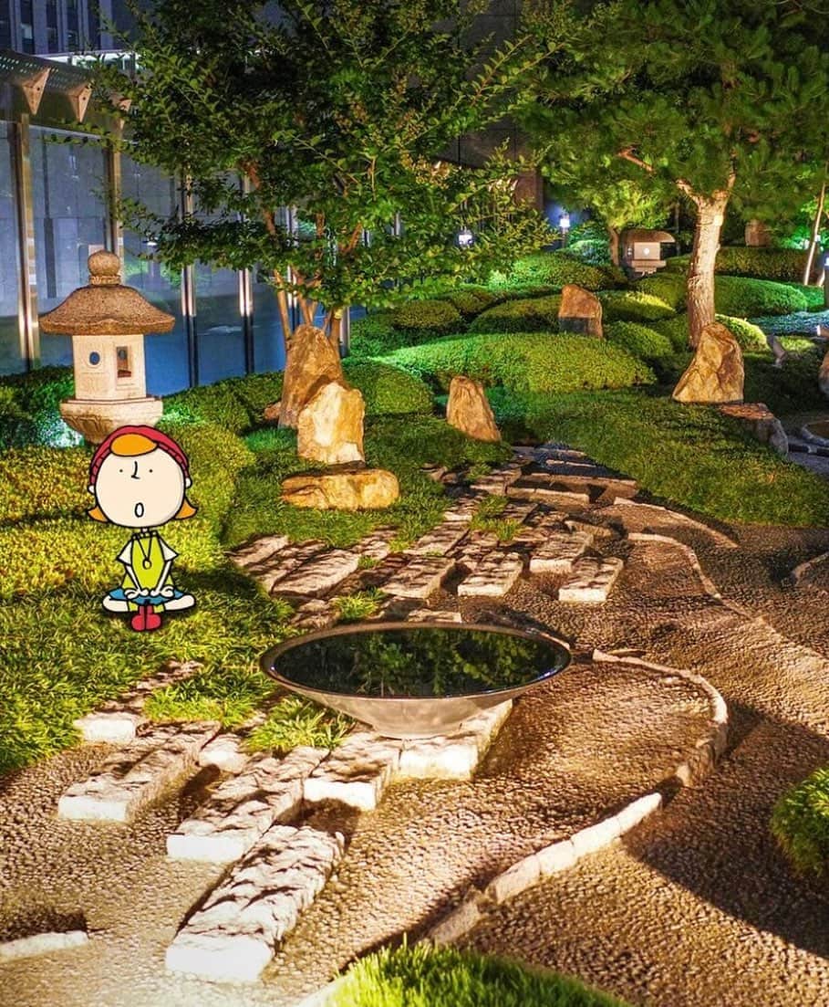のインスタグラム：「Welcome to my favorite hidden green space! Did you know that there is a Japanese Garden on the roof of Osaka Station City 😮? Rest up in this relaxing space right atop the station 🌷🍁🍄 ♪ ⠀⠀⠀⠀⠀ 大阪ステーションシティの屋上に日本庭園があるって知ってたー？ボクもたまに訪れる駅からすぐの癒しの空間♪ ⠀⠀⠀⠀⠀ ————————————————————— #maido #withOsakaBob #OSAKA #OsakaJapan #大坂 #오사카 #大阪 #Оsака #Осака #โอซาก้า　#観光 #大阪旅行 #大阪観光 #오사카여행 #日本景點  #osakatrip  #visitjapan2026 #travel #tourism #sightseeing #travelgram #osakastation」