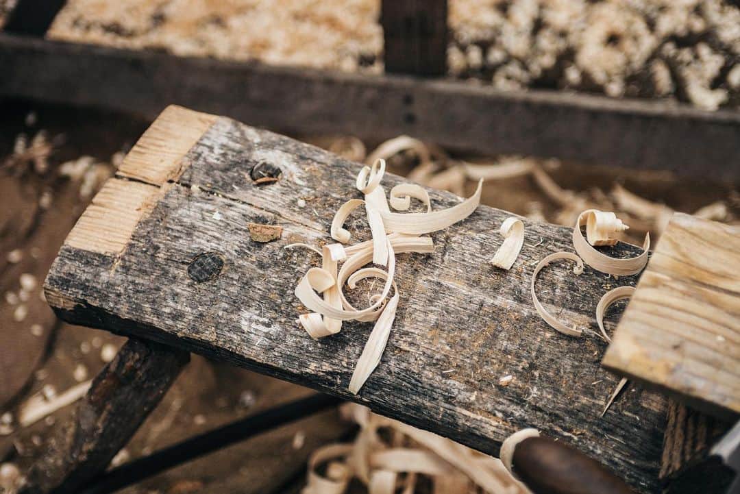 コルテさんのインスタグラム写真 - (コルテInstagram)「Wood carving is an integral part of our shoemaking process. • • #Corthay #Paris #Shoemaking #TheFinestShoes  #LaCouleurCestCorthay」8月27日 23時06分 - maison_corthay