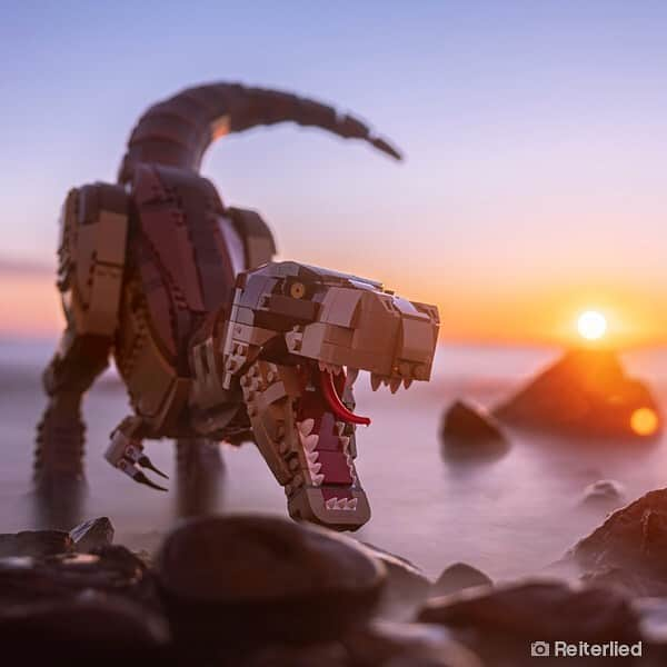 LEGOさんのインスタグラム写真 - (LEGOInstagram)「*Dr Hammond voice* Welcome [dramatic pause] to Jurassic Park! 🦖 Thanks to @chrisrosephoto & @reiterlied for the amazing 📸  #LEGO #JurassicPark #legogram #UGC #FanMade」8月27日 23時23分 - lego