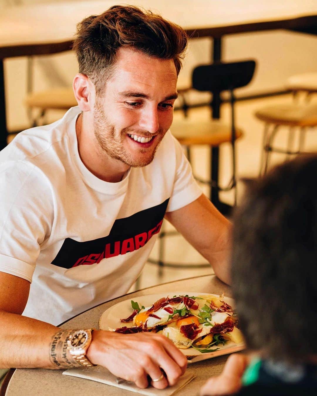 イバイ・ゴメスのインスタグラム：「¿Habéis probado ya @nakedandsated ? 🤤 ¿Os ha gustado? 🙈 ¿Cuál es vuestro plato favorito? 😬 Os leo 👀」