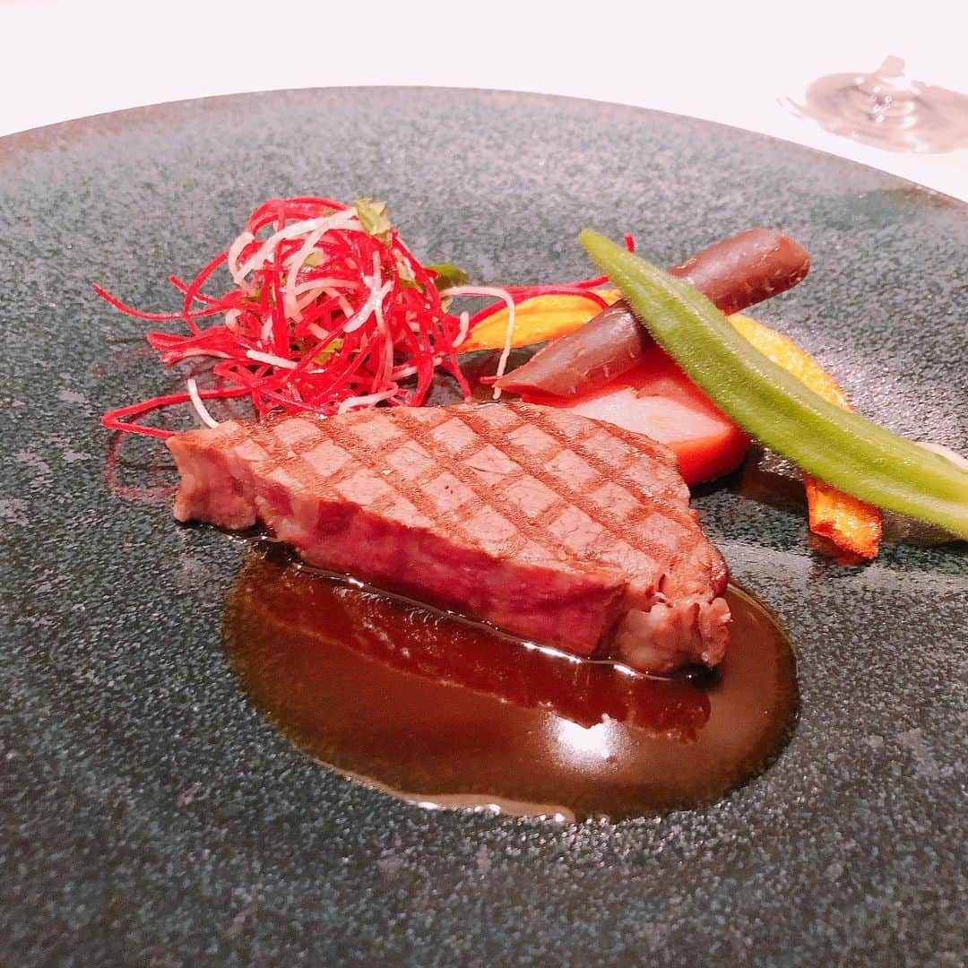落合由佳さんのインスタグラム写真 - (落合由佳Instagram)「. 埼玉りそな銀行 池田社長が私のインスタをご覧になってくださっていると分かった夜😳もっとマシな事を発信した方が良いのか…💦いや、でも結局、等身大の私でしかないので…飾るのだけはやめておきますね笑 . お会いするのはとても緊張したけれど、 倍近い年齢の方とも肩肘張らずに話せるようになった自分、そして、何千歩も先行く方なのに私のステージに降り合わせて話して下さる…何れにせよ、尊い時間を過ごさせて頂きました😆🍽💕 ロイヤルパインズの美味しいお料理とワインとともに。 . 次回を楽しみにさせて頂きます‼🙇‍♀️️ . . #埼玉りそな銀行 #池田一義社長 #帝国データバンク #長谷川さん #浦和ロイヤルパインズホテル  #テレ玉 #埼玉ビジネスウォッチ」8月27日 23時18分 - yuka.ocha