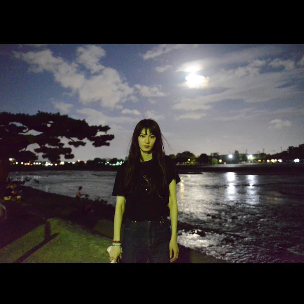 江原美希のインスタグラム：「先日、京都に行った時に月が綺麗だったので🌙☁️」