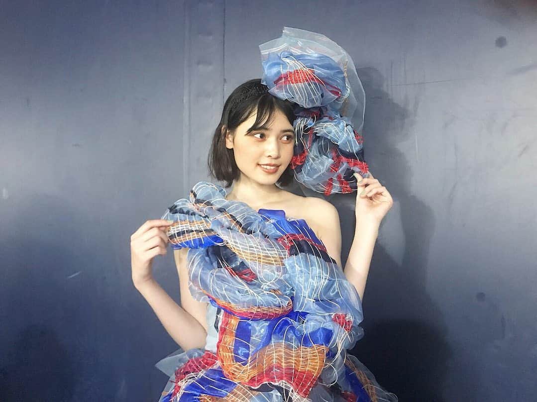 松岡花佳さんのインスタグラム写真 - (松岡花佳Instagram)「関西コレクションの⼤阪⽂化服装学院ステージの衣装🥺💖 サイズに合わせて作ってもらってて(；；)❤️❤️ ふわふわで、色も好きだしとにかく可愛かったなあ〜〜🌼」8月27日 23時25分 - hanakamatsuoka