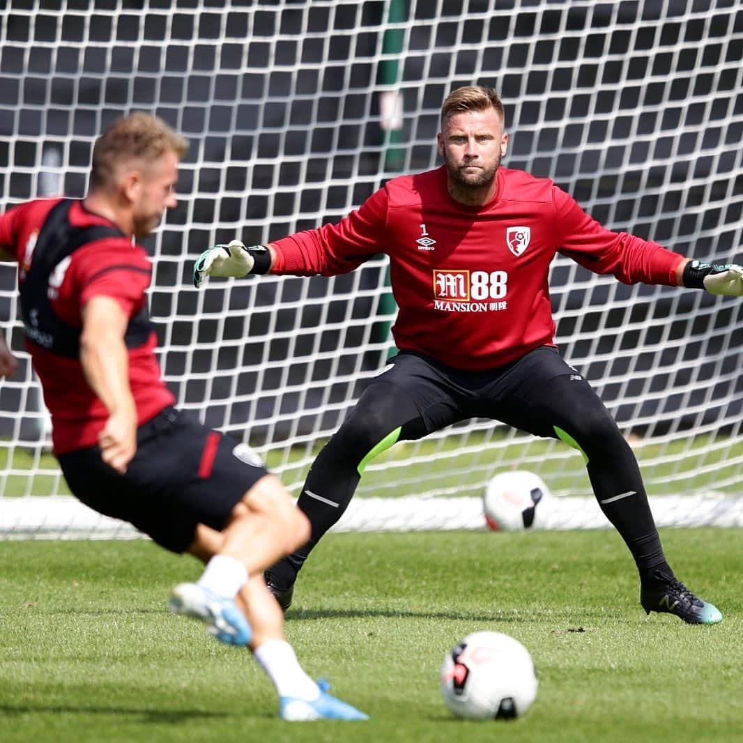 アルトゥール・ボルツさんのインスタグラム写真 - (アルトゥール・ボルツInstagram)「Where do you go... my lovely ?🎤🎼 😁😜 #afcb #cherries #boruc」8月27日 23時40分 - arturboruc