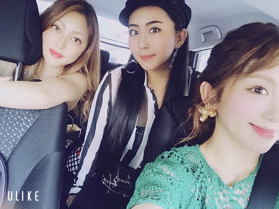 河瀬鮎美のインスタグラム：「大阪のあんなが名古屋に来てくれたーー😻❤️❤️久しぶりの3人❤️ オシャレな場所にいくつか行ったのに1番写真が盛れたのは車の中だった😂🚘笑 安定のあんな話やこんな話がとまらい🤭😂💕 #前髪#失敗した日#女子会#女子トーク#ランチ#カフェ#ドライブ#大阪#三重#名古屋#instagood」