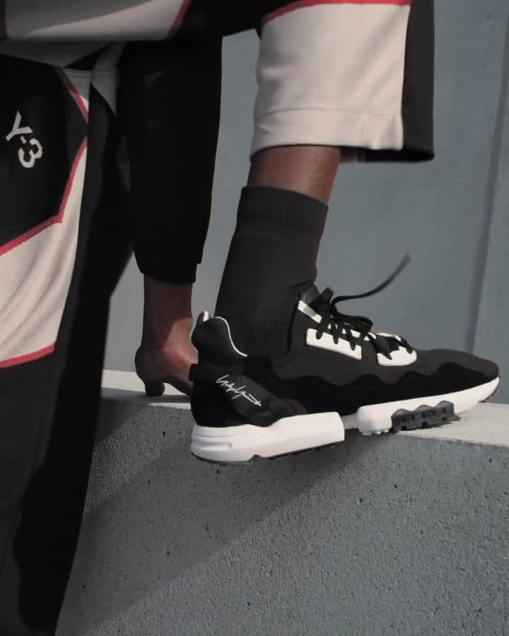ワイスリーのインスタグラム：「Y-3 Asymmetrical Shell Track Top, Jaquard Track Jacket and Pants, and Y-3 ZX TORSION.​ Y-3 Fall Winter 2019.​ --- ​#adidas #Y3 #YohjiYamamoto​ Discover the collection at Y-3.com」