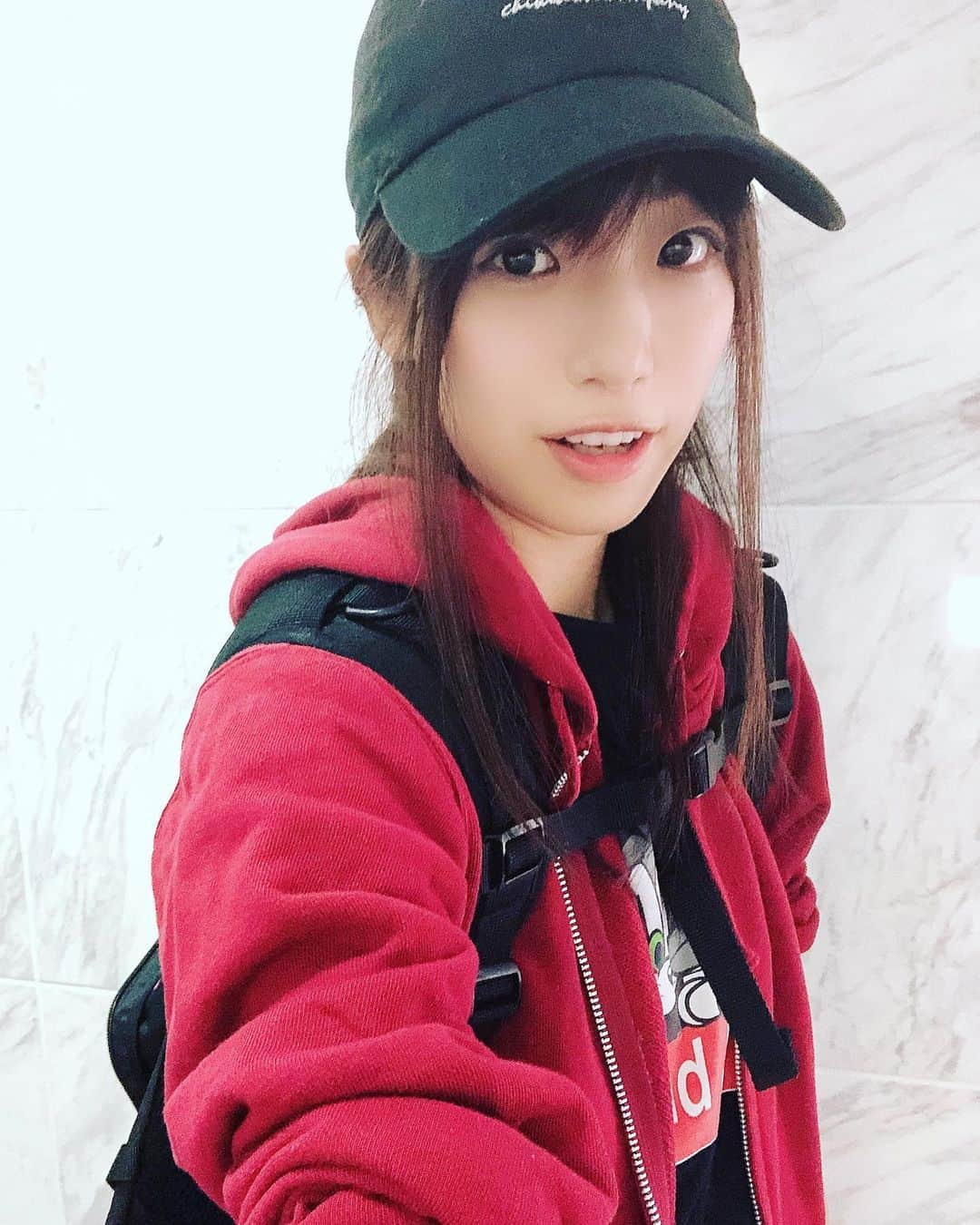 富田麻帆さんのインスタグラム写真 - (富田麻帆Instagram)「今日は、この格好で稽古行ってきました！ コラボパーカーフル活用！笑」8月27日 23時33分 - maho_tomita6261