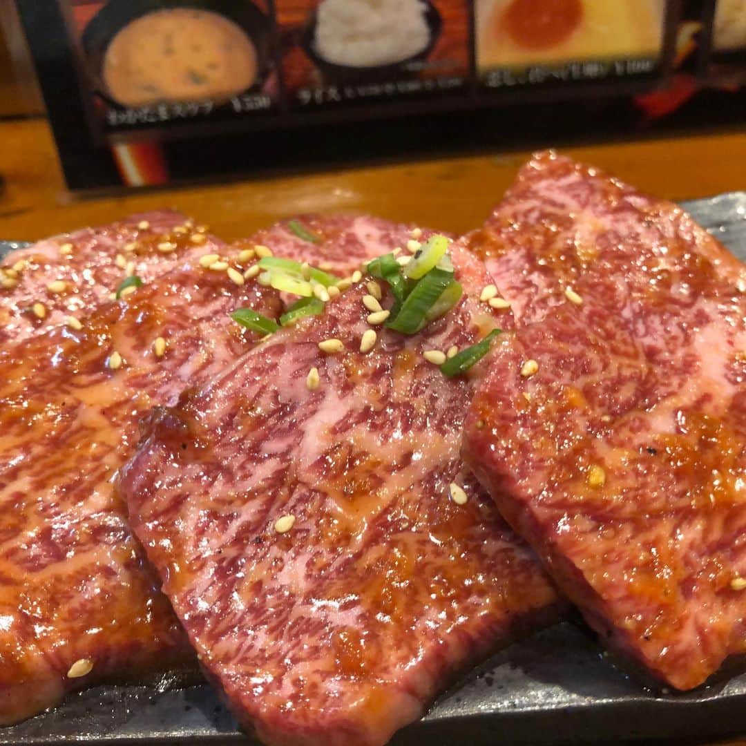 高嶋ちさ子さんのインスタグラム写真 - (高嶋ちさ子Instagram)「久しぶりの#焼肉ぼんず 渋滞の中2時間弱かけて行っただけの事はある、素晴らしいお肉様達でした。 安くて美味しい！カウンター席にロースターと言うスタイルがめっちゃカジュアルで嬉しい！」8月27日 23時33分 - chisakotakashima
