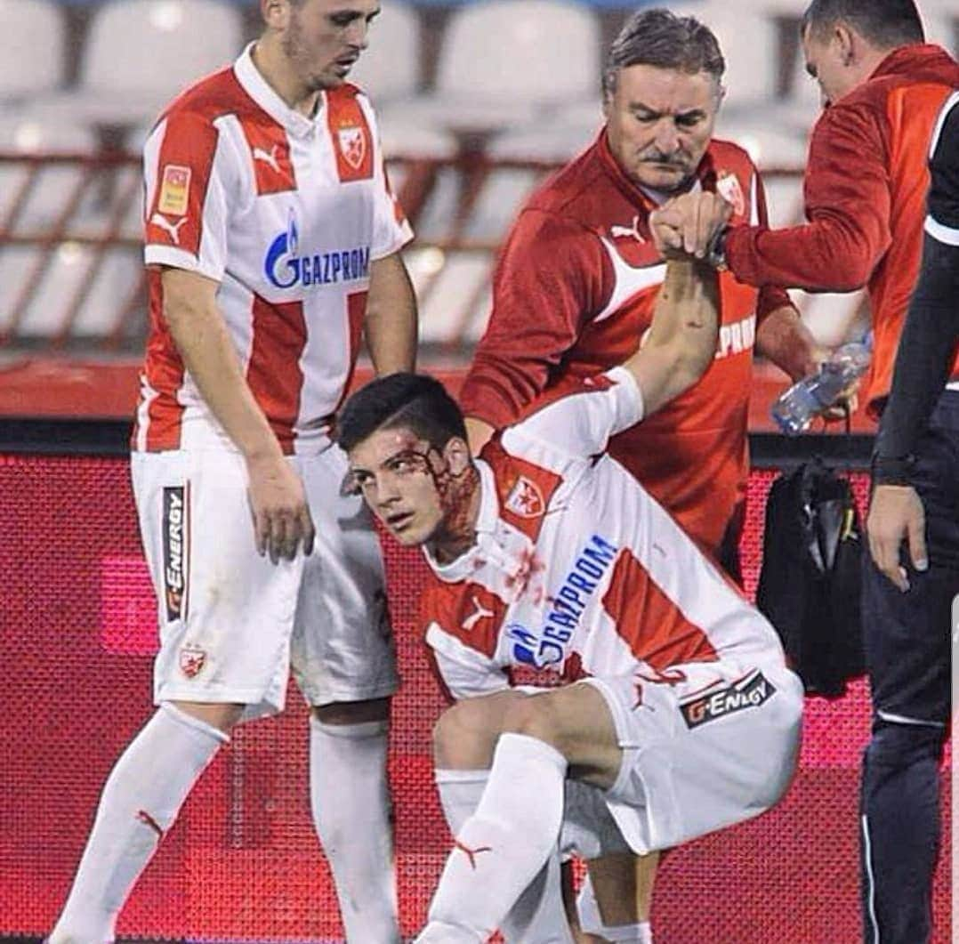 ルカ・ヨヴィッチのインスタグラム：「Srecno veceras🙏🏼❤ @crvenazvezdafk 🔴⚪💪🏼」