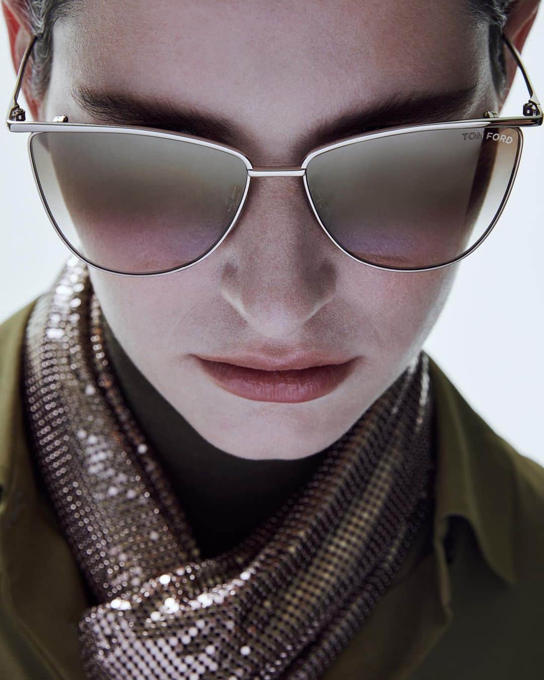 トムフォードさんのインスタグラム写真 - (トムフォードInstagram)「The Veronica Sunglasses features a soft cat-eye style with a thin metal profile. #TOMFORD #TFEYEWEAR」8月27日 23時38分 - tomford
