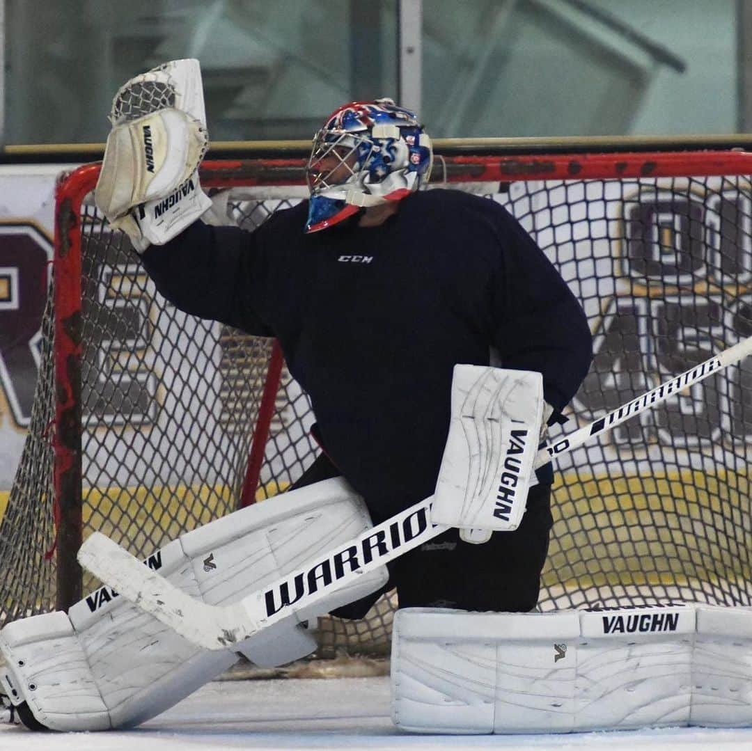 ペトル・チェフさんのインスタグラム写真 - (ペトル・チェフInstagram)「@flamesicehockey 🔥 getting ready for the new @eliteicehockeyleague 🏒🥅 ... the @daveart helmet is 👌🏻」8月27日 23時46分 - petrcech