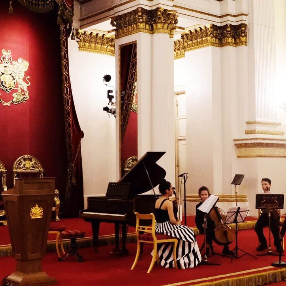 ロイヤル・ファミリーさんのインスタグラム写真 - (ロイヤル・ファミリーInstagram)「Last night Classic FM listeners heard music performed in Buckingham Palace, by musicians who are being supported by the charity Future Talent  Co-founded by Her Royal Highness The Duchess of Kent and Nicholas Robinson (📷 2), the charity provides children with an equal opportunity to excel in music, along with supporting gifted musicians on their Young Musician’s Development Programme. During the concert, presenter and musician Alexander Armstrong (📷 3), an ambassador of Future Talent, met the young people at the Palace. The Duchess of Kent helped set up Future Talent after previously working in a primary school. HRH wanted to help talented young musicians to fulfil their musical potential. “For thirteen years I taught music in a primary school in East Hull. I saw the power of music in every aspect of their lives and as an extraordinary stimulant for growth,” HRH said. “Our vision has been to support talented young musicians from every corner of the country and in every genre of music. The benefits for these children are inestimable. We hope to break barriers down, enhance opportunities and make a career in music an equal reality for all, as well as to capture the power of music as a force for change that can improve young people’s lives.” @future_talent_charity」8月27日 23時46分 - theroyalfamily