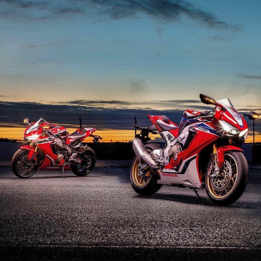 Honda Powersports USさんのインスタグラム写真 - (Honda Powersports USInstagram)「If you need superior precision we got you covered with the #CBR1000RR. The ultimate canyon carver 🏁」8月27日 15時04分 - honda_powersports_us