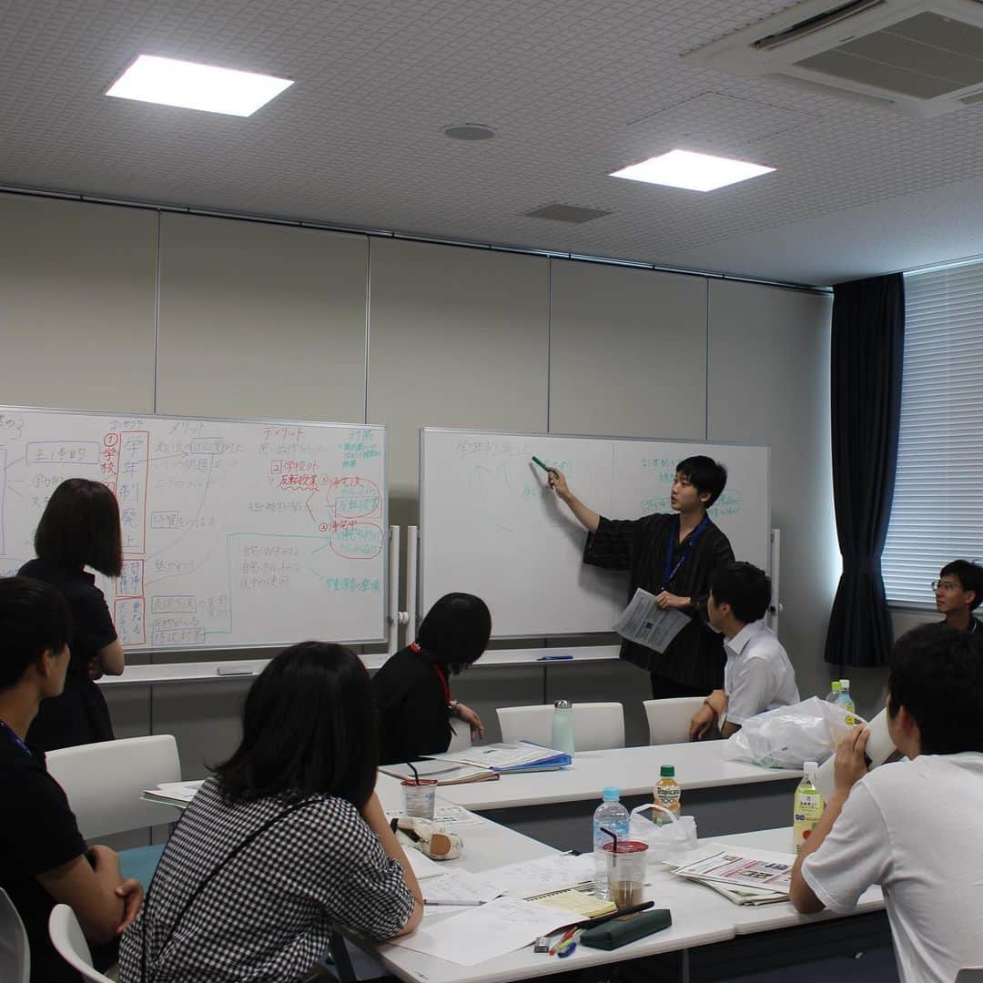 神戸学院大学さんのインスタグラム写真 - (神戸学院大学Instagram)「本学学生と淡路市の若手職員のプロジェクト進行中！ 有害鳥獣対策と学校教育の2チームに分かれ、事業改善に向けたグループワーク合宿を淡路市で2日間行いました。9月21日に淡路市長へプレゼンテーションを行います！ #神戸学院大学#kobegakuinuniversity#神戸学院#kobegakuin#kgu#大学#university#大学生#大学生活#キャンパス#神戸#kobe#日本#Japan#キャンパスライフ#iineawaji#淡路いいかんじ#淡路市」8月27日 15時17分 - kobegakuin_university_koho