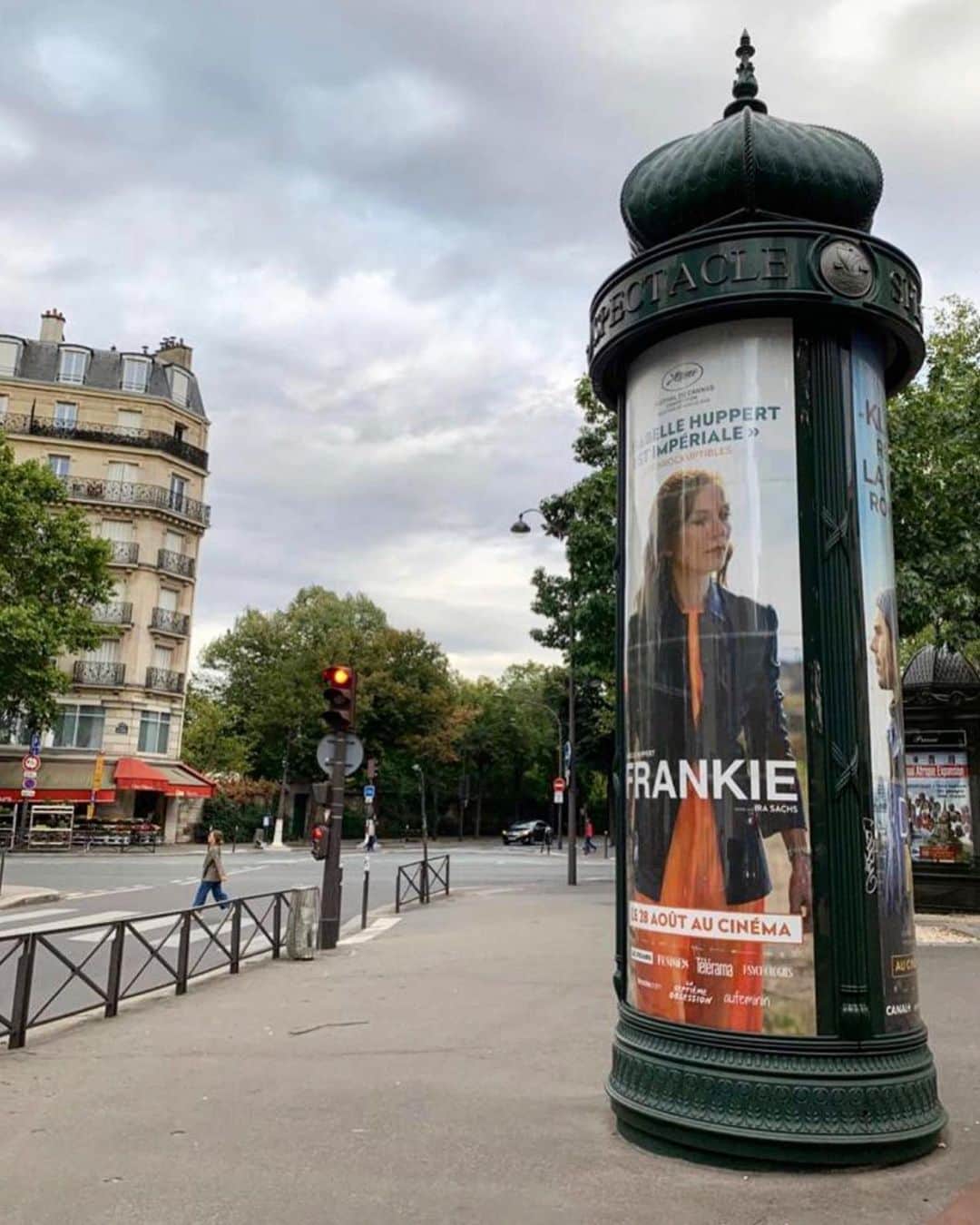 マリサ・トメイさんのインスタグラム写真 - (マリサ・トメイInstagram)「Frankie opens tomorrow in Paris! Congrats to @irasachs, @isabelle.huppert and the entire team. ❣️」8月27日 15時18分 - marisatomei