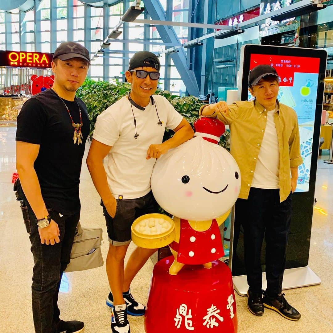 セロさんのインスタグラム写真 - (セロInstagram)「When in Beijing... #dintaifung and @magicluchen and @magician_elvis」8月27日 15時26分 - cyrilmagic