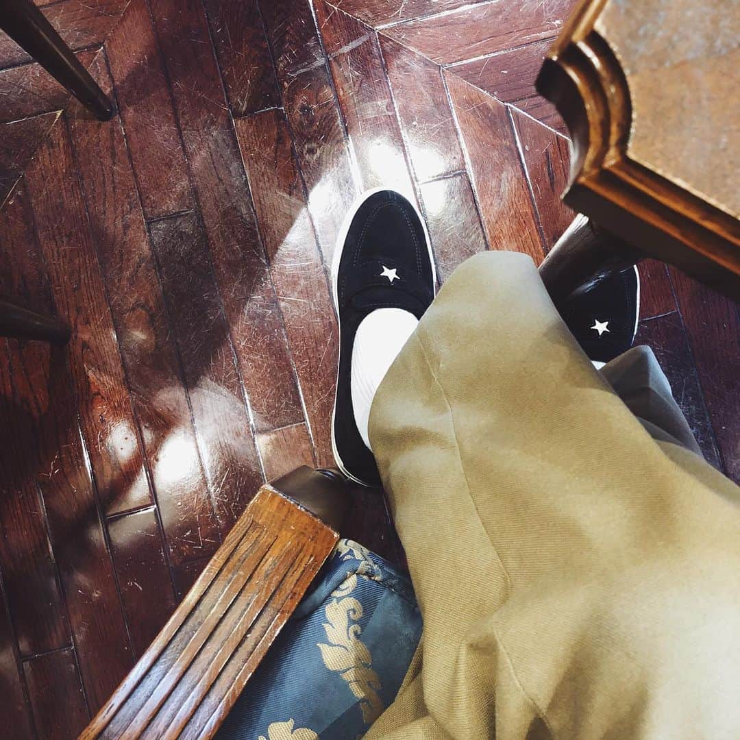 陣内勇人さんのインスタグラム写真 - (陣内勇人Instagram)「onestar loafer  雨の日におろす。  @thegrounddepot で買って1年くらい経つな。 #寝かす期間長め  #converse  #onestar #onestarloafer #NEAT」8月27日 15時33分 - hayato.jinnouchi