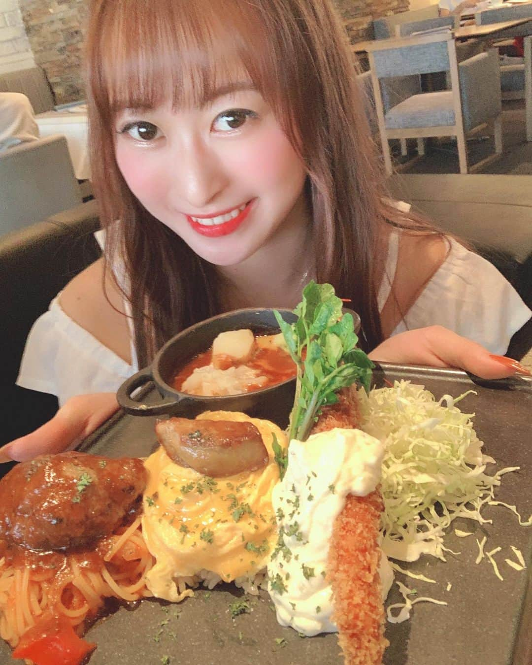 三浦亜莉沙さんのインスタグラム写真 - (三浦亜莉沙Instagram)「.﻿ 大人のお子様ランチ🍽✨﻿ .﻿ .﻿ #ビーフシチュー﻿ #ハンバーグ﻿ #ナポリタン﻿ #エビフライ﻿ #オムライス﻿ .﻿ ボリュームたっぷりで﻿ 友達とシェアして食べたよ〜😊💗﻿ .﻿ .﻿ #恵比寿 #ランチ」8月27日 15時38分 - arisa_0720