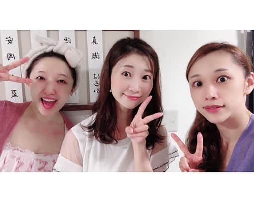 夢咲ねね（赤根那奈）さんのインスタグラム写真 - (夢咲ねね（赤根那奈）Instagram)「· 先日、『エリザベート』を観劇させていただきました✨ · 花さん、、、 初めて花さんを観させていただいた日から憧れる、、尊敬する気持ちが変わらなくて、、、♡ 舞台はあんなにも神々しいのに、楽屋では私にまで優しくしていただき。。。 心から尊敬させていただいております☺️♡ · 2枚目は、従兄様のようなまりおくん✨ お会いする度、沢山の事を教えて下さいます😊情熱的なフランツ様でした！！ · 3枚目は、いつだってめいっぱいの笑顔とhappyをくれるP先輩こと山田裕美子さんと、こりりちゃんこと、七瀬りりこ💗 · #エリザベート #帝劇 #ミュージカル #花總まりさん #田代万里生くん #山田裕美子さん #七瀬りりこ」8月27日 15時47分 - yumesaki__nene