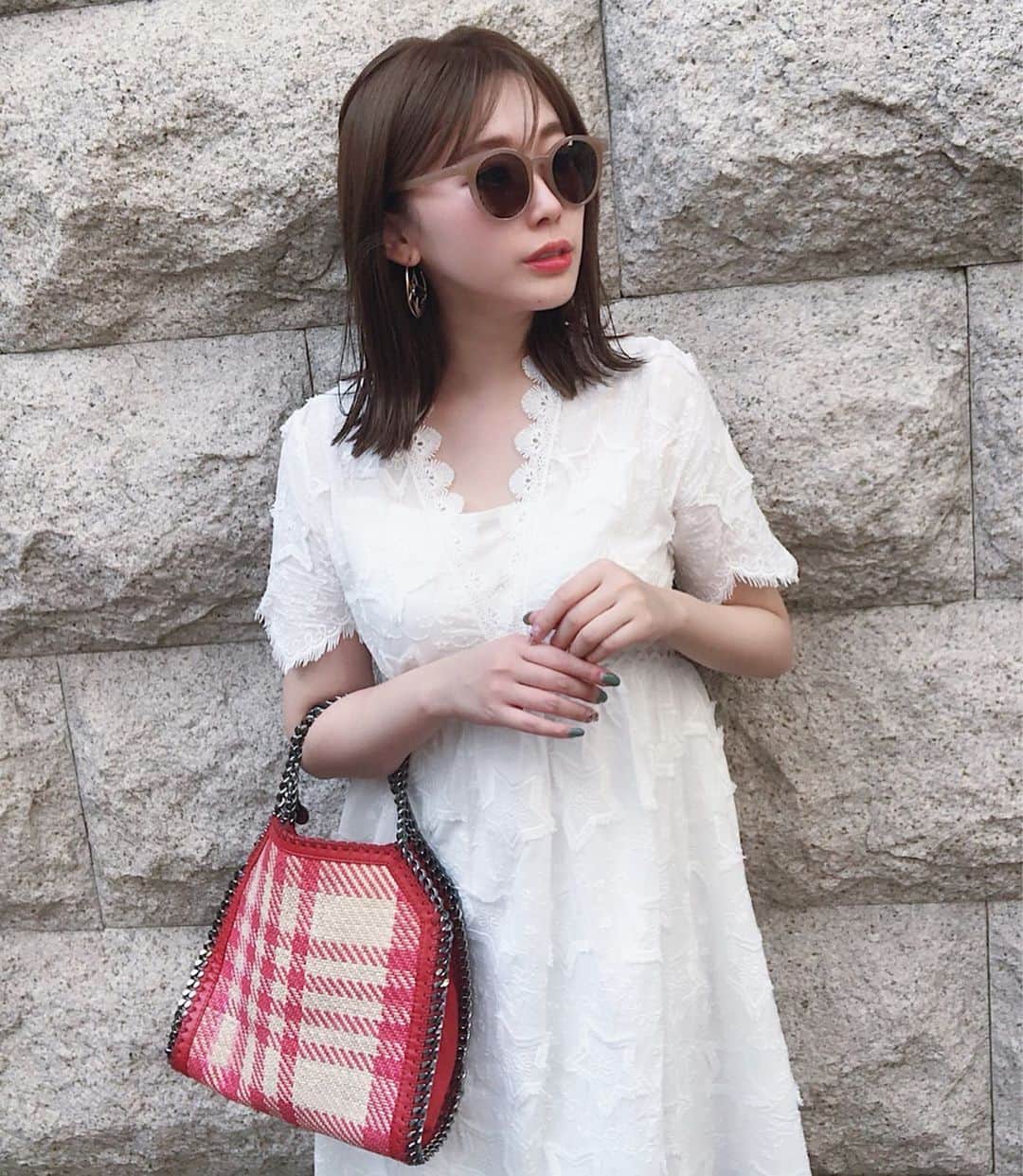 藤川沙弥のインスタグラム：「✧𓀠﻿ ﻿ カラーちょうど抜けてきて﻿ 良い感じの色♥︎﻿ thanx @ahnkism_ryoma ﻿ ﻿ ﻿ 👗 @showme_select ﻿ ☆モチーフ大好き😘﻿ こういう白のワンピースって﻿ インナー困るけど﻿ これはキャミソールワンピも﻿ セットだから助かります♥︎﻿ ﻿」