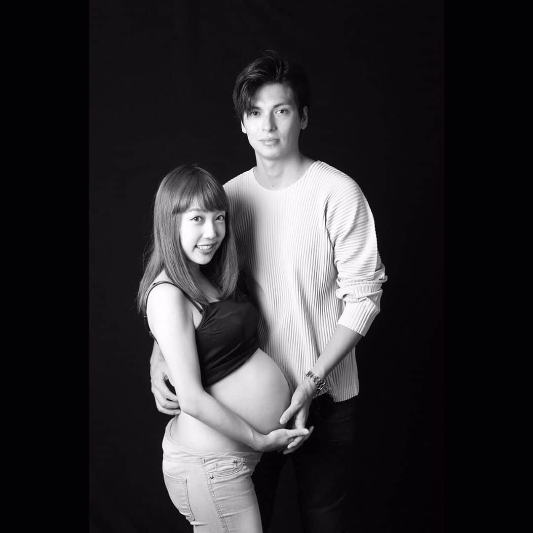 川崎希さんのインスタグラム写真 - (川崎希Instagram)「もうすぐ産まれてから2才になるおちびーぬ💓💓💓 妊娠中は妊娠線消えるかな〜？とか心配していたけど 生まれてからおちびーぬを見ると「お腹にいた時の証」な んだなっと思えて、いまでは妊娠中を思い出して愛しく思 うようになりました😊  いま @dove_jp で妊娠線に対する考え方やエピソードを #この肌好きになれるかな で募集中で、 妊娠線に対する様々な意見が投稿されているみたい  みんなも妊娠線について #この肌好きになれるかな をつけて投稿してね。  みんなの想いを聞いてみたい😊  私も振り返ってみたんだけど2年前の写真懐かしいな〜 🌟🌟🌟 #この肌好きになれるかな #この肌が私 #すべての肌は美しい #ダヴ #PR」8月27日 15時43分 - kawasakinozomi