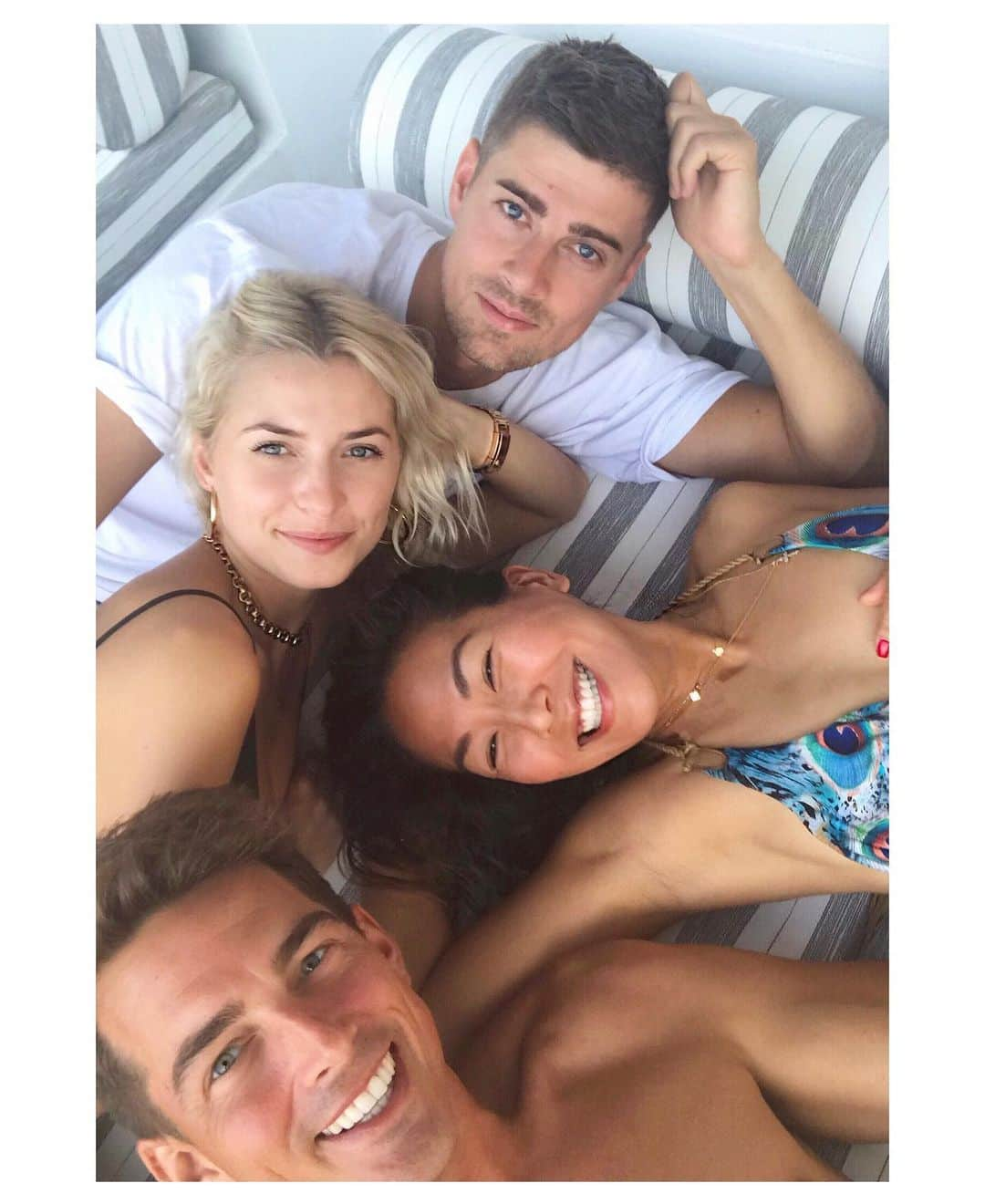 NINA PARKさんのインスタグラム写真 - (NINA PARKInstagram)「Vacay summer L♥️VE 🍉@lenagercke @dustin_schoene @christophseaside ____________________________________________ #Portrait #Vacay #potd #friends #family #happy #summer #greece #holiday #fun #sun #kiss #love #instatravel #휴가 #셀카 #연예인 #여름 #사랑 #그리스 #セレブ #セルフィー #休暇 #夏 #ギリシャ」8月27日 15時45分 - ninaparkbeaute