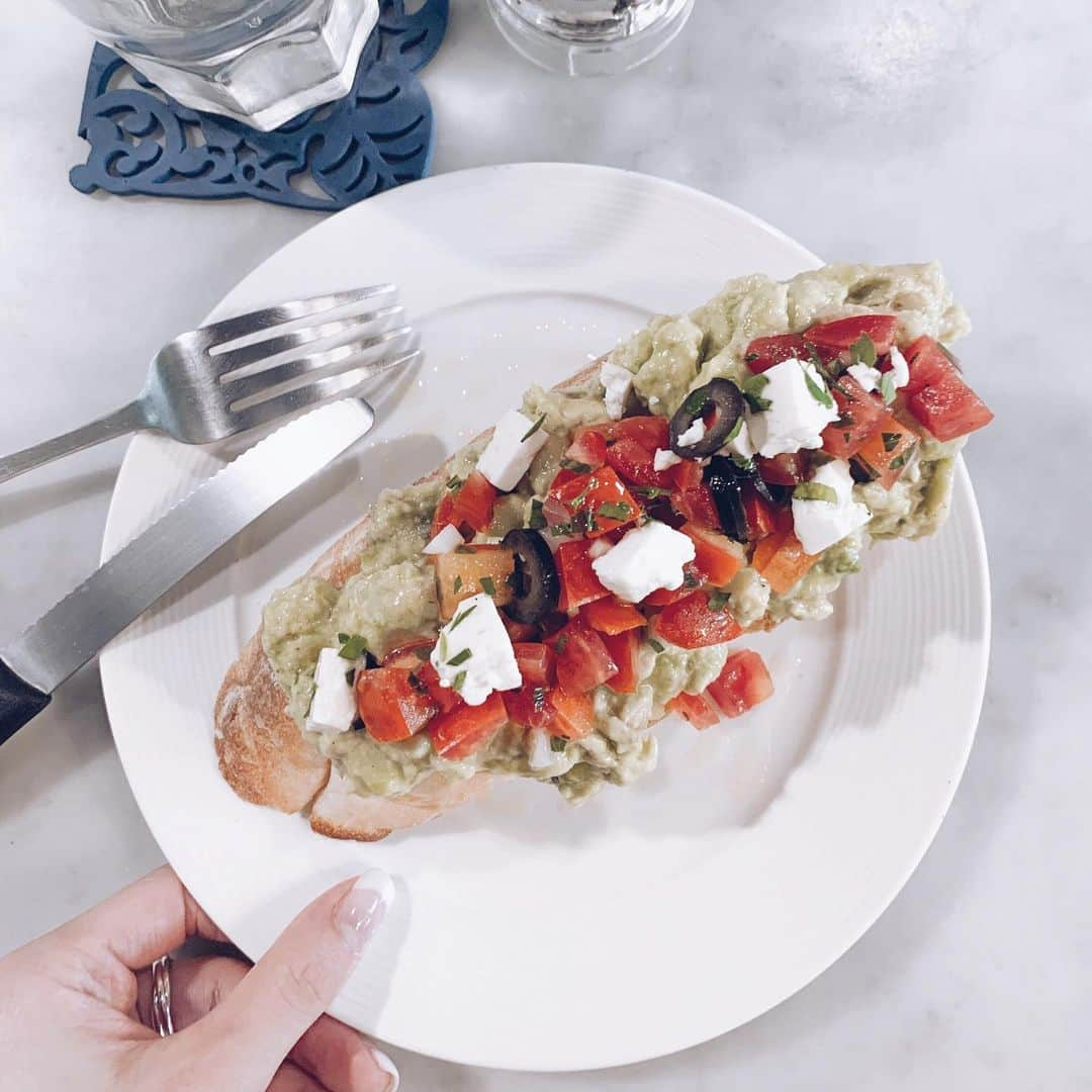 淡輪優希さんのインスタグラム写真 - (淡輪優希Instagram)「#🥑 #avocadotoast #avocado #toast #tomato #chiangmai #chiangmailife #travelphotography #travelgram」8月27日 15時50分 - yukitannowa