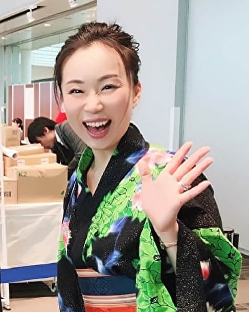女子アナ47のインスタグラム：「. こんにちは、47発信プロジェクトです！本日は池田麻里子アナウンサーが『はじめまして！武蔵一宮から伝統の熱い夏！』をお届けします！ . みなさま、こんにちは！！女子アナ４７の池田麻里子です♪ すでに1年以上女子アナ４７には所属させていただいているというのに、 投稿の仕方を失念していてすっかり置いていかれ、、、、 ネタも溜まりに溜まってやっと初めての投稿でございます。。。 どうぞよろしくお願いいたします(^ ^) 先日、羽田空港で開催された羽田マルシェの最終日の際の私です。 元気が取り柄です・・・・・・ . 続きはトップページのリンクから『47発信プロジェクト』へ！ . #47発信プロジェクト #アナウンサー #フリーアナウンサー #女子アナ #女子アナ47 #地方創生 #地方創生アナウンサー #マッチングサイト #マッチングサービス #47発信プロジェクト #羽田マルシェ #埼玉県 #大宮 #武蔵一宮氷川神社 #祭り #池田麻里子 #夏」